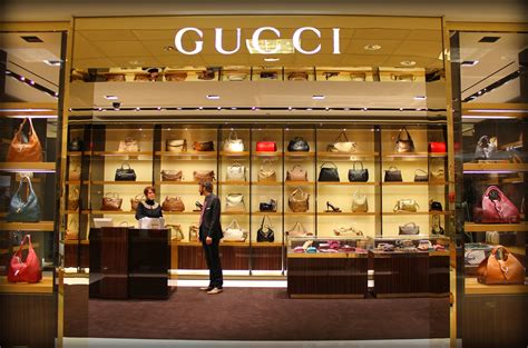 gucci handbag store